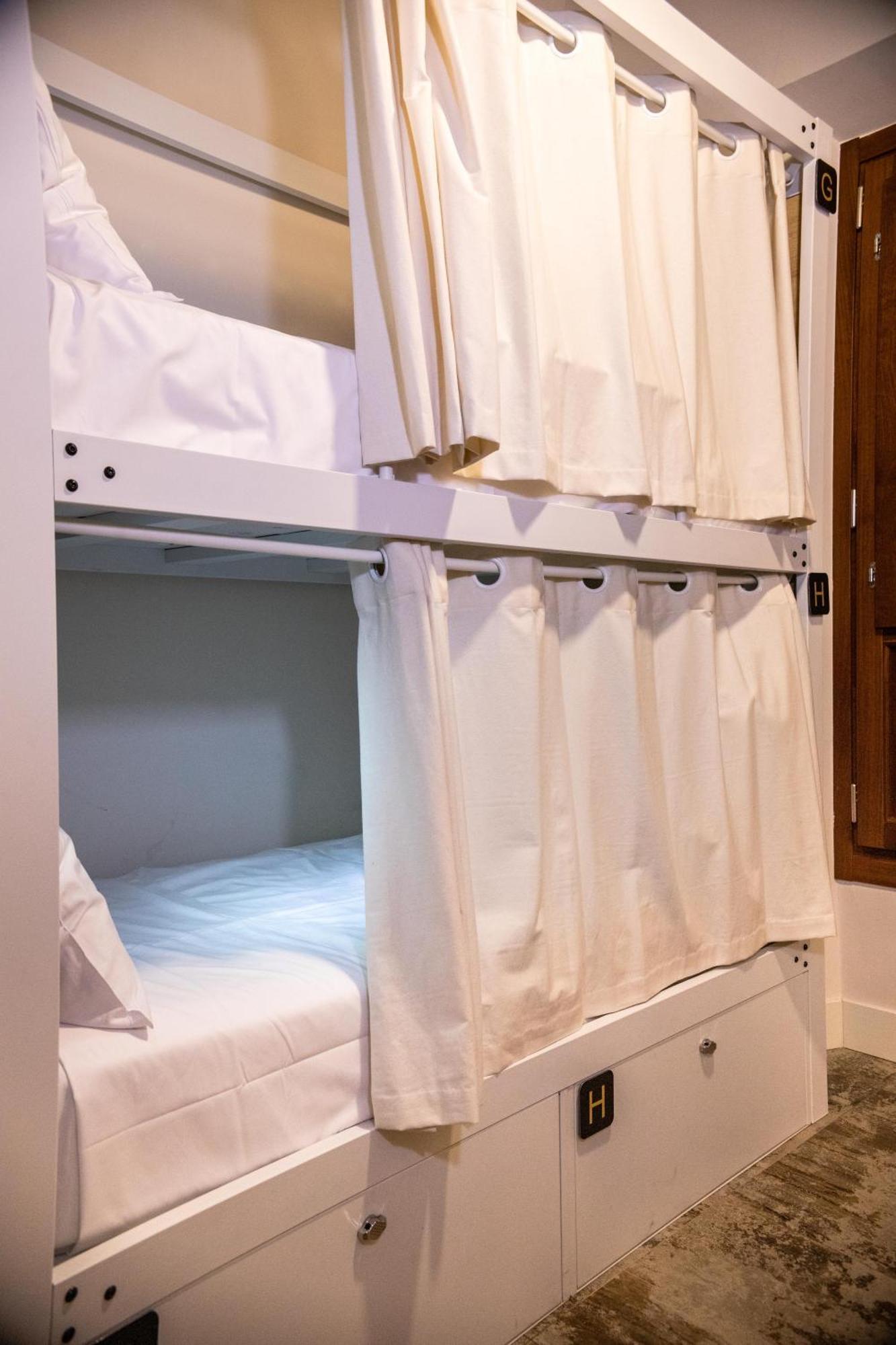 Bed in 8-Bed Mixed Dormitory Room,798393162:JPEG